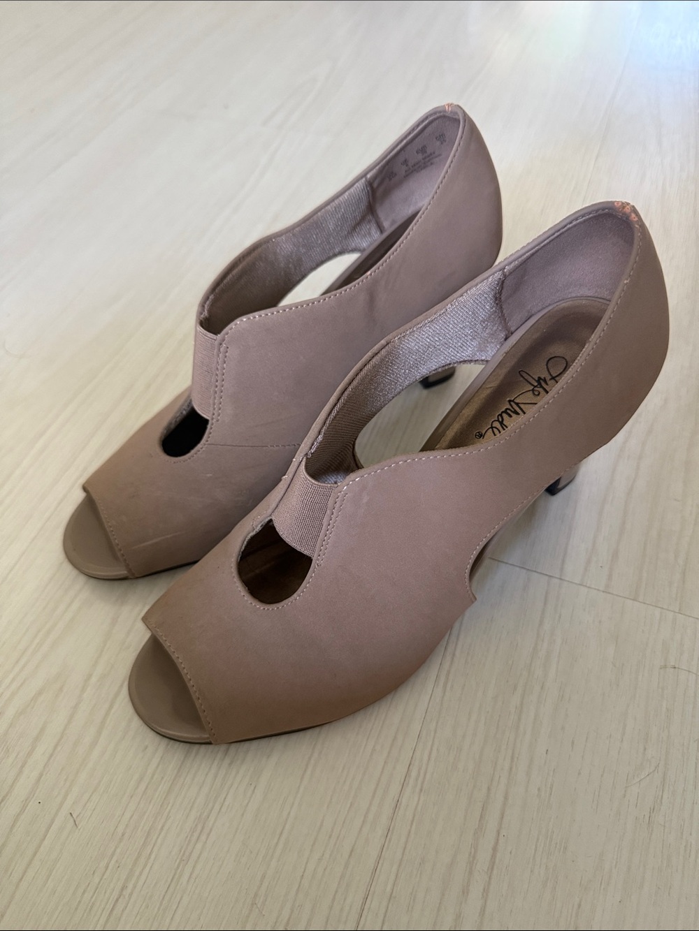 Life Stride Carla Taupe Peep-Toe Kitten Heels